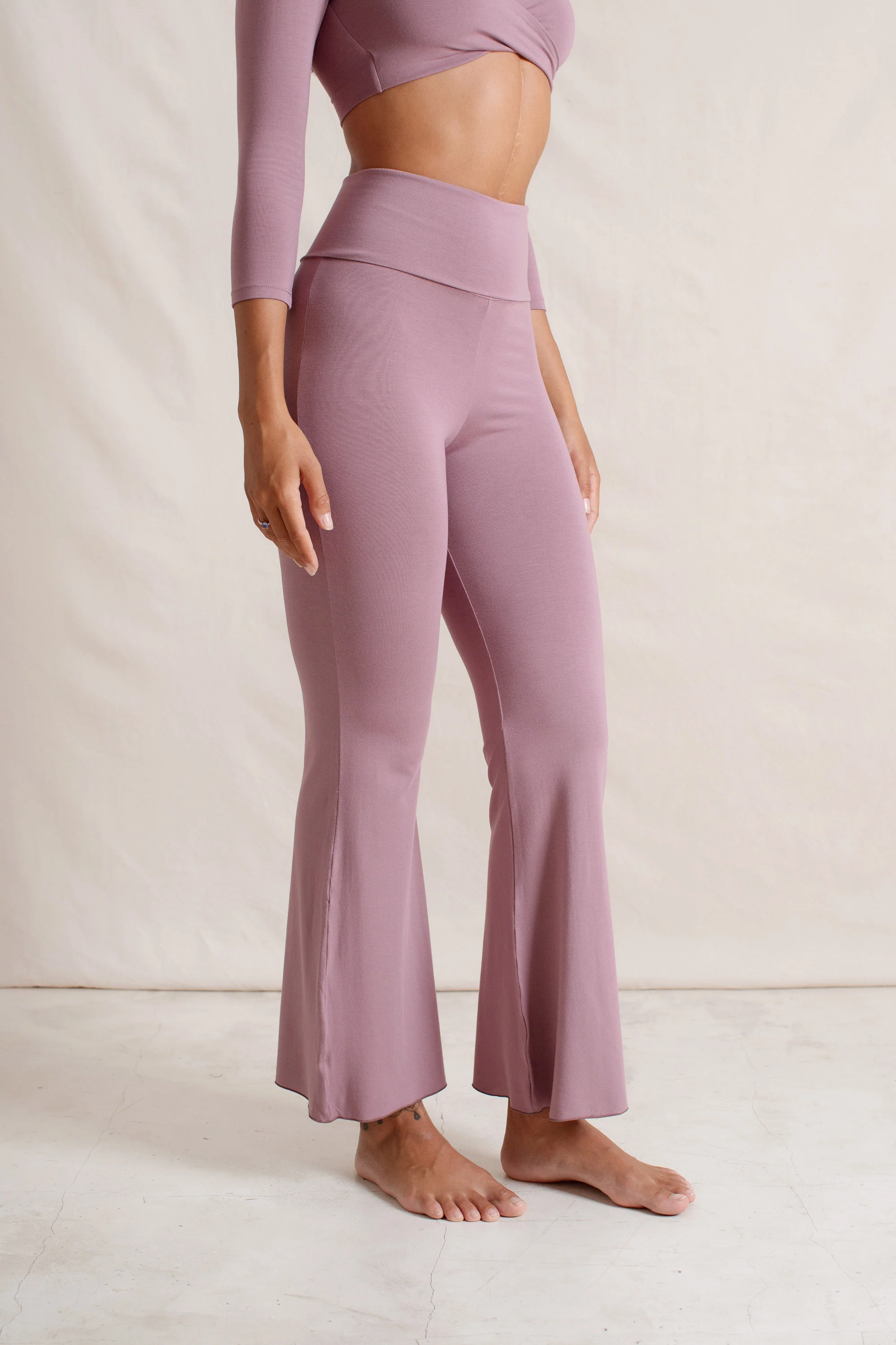Agni Flares Mauve - Image 4