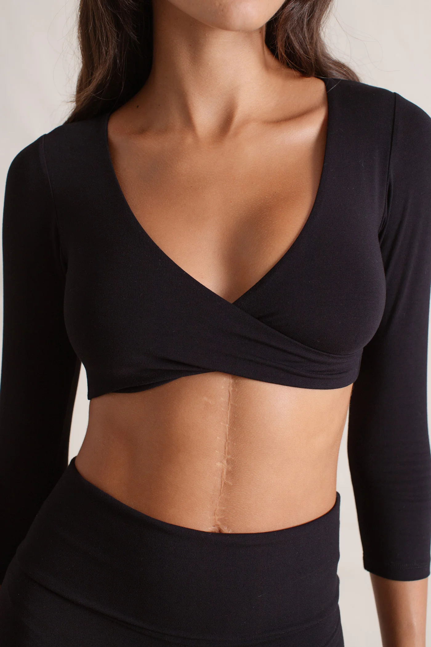 Agni Twist Crop Black - Image 2