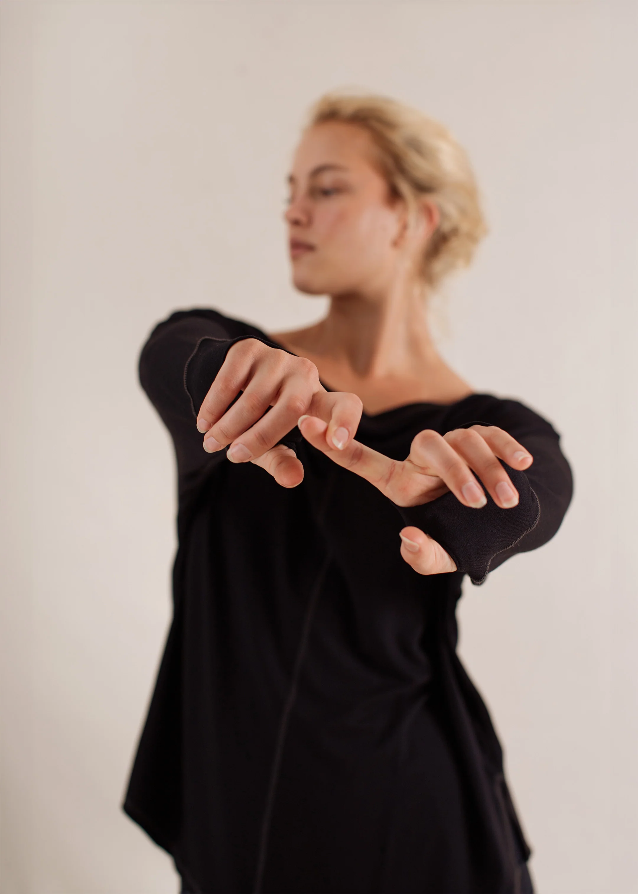 Alora Longsleeve Black - Image 9