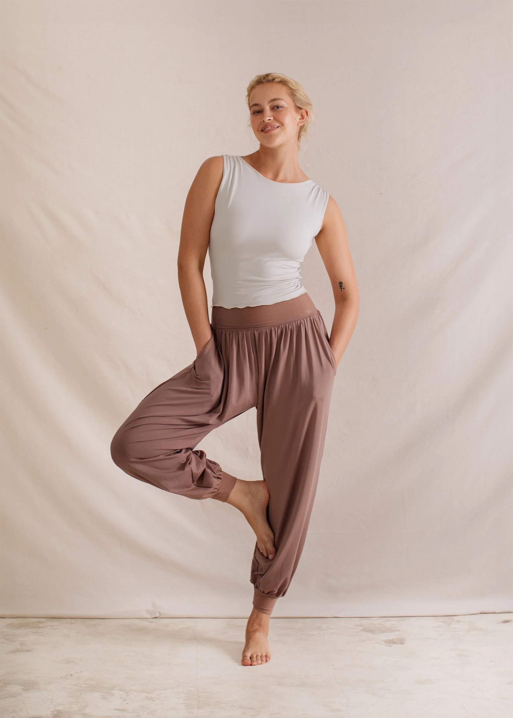 Alora Pants Sandalwood - Image 12