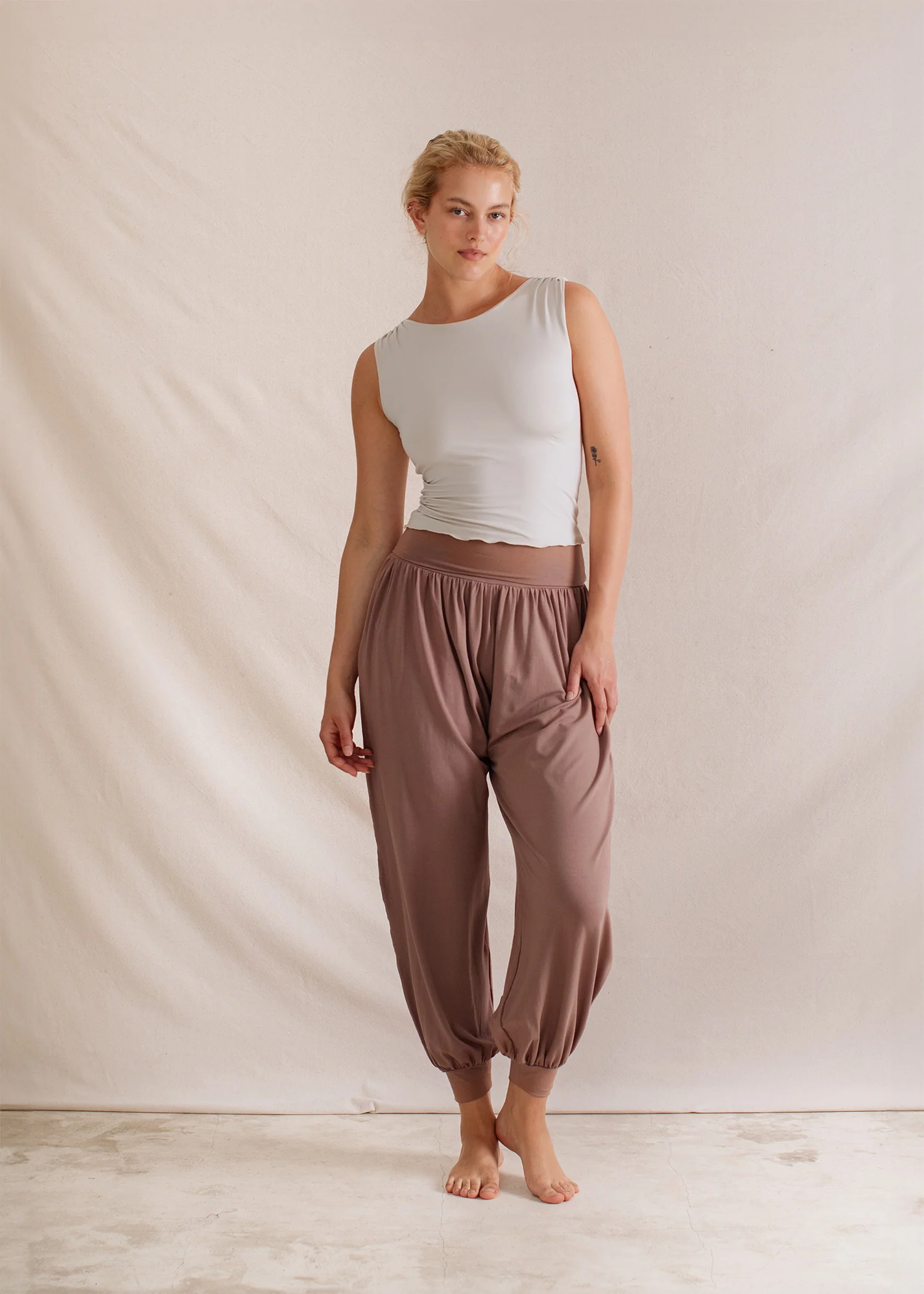 Alora Pants Sandalwood - Image 13