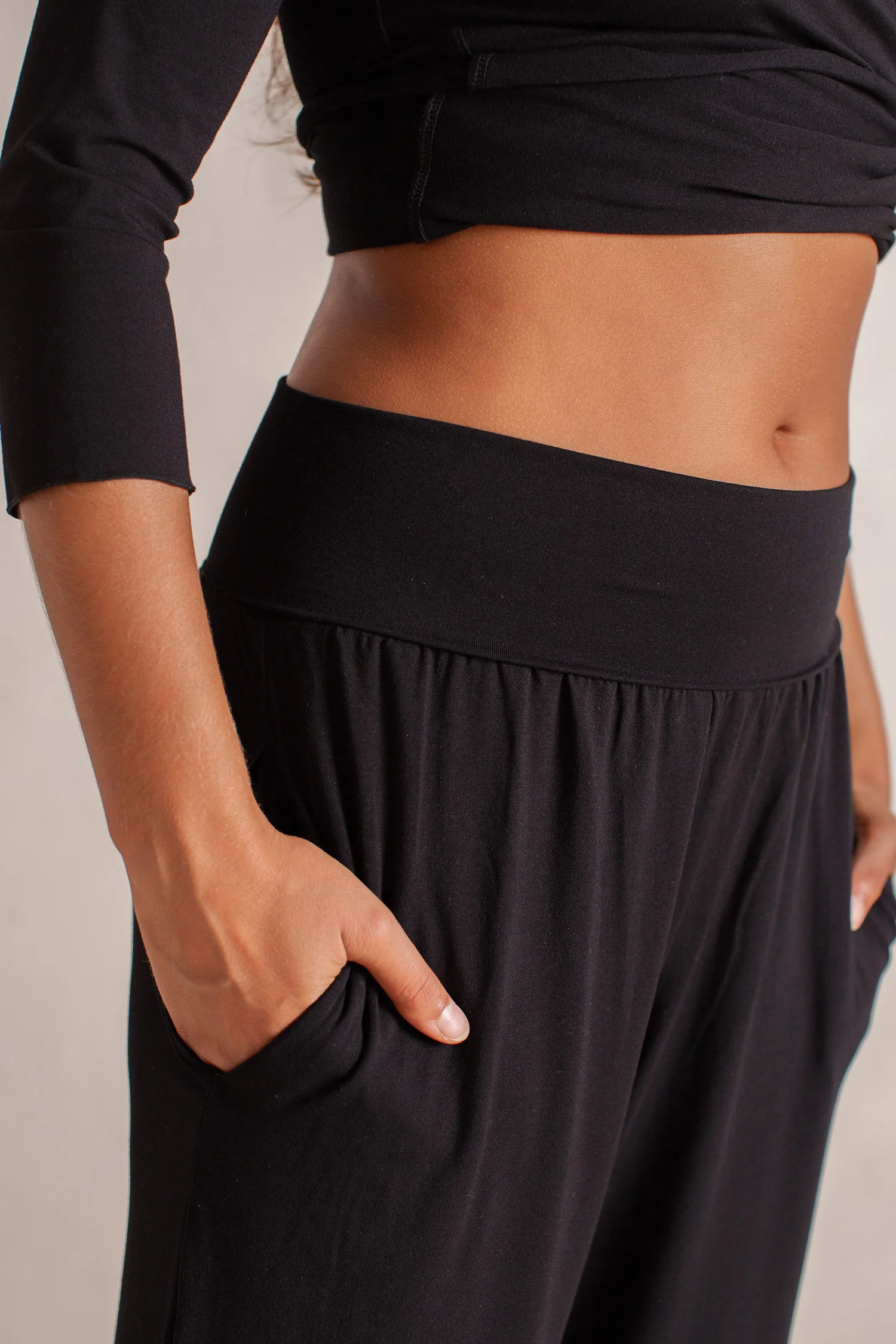 Honey Pants Black - Image 7