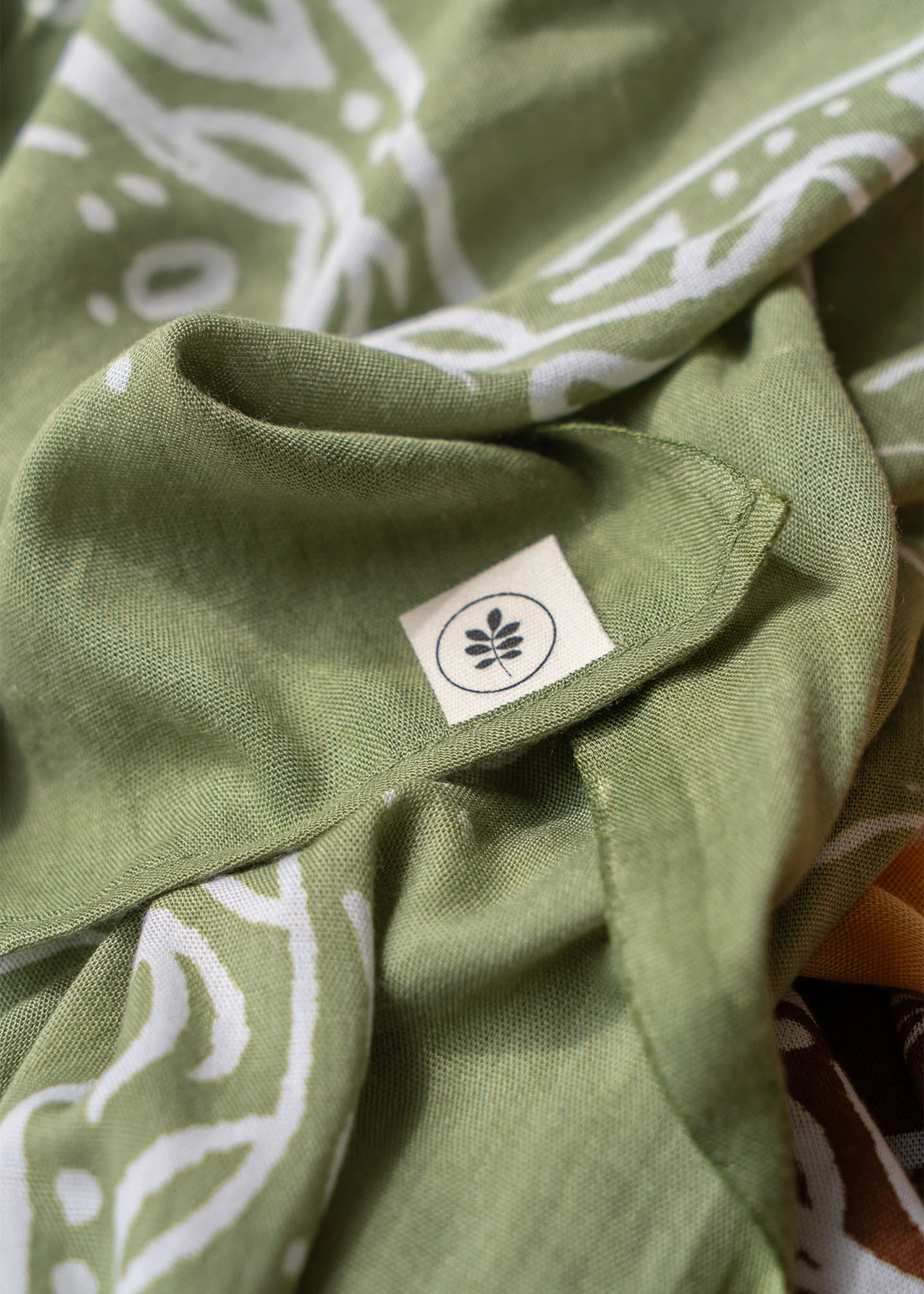 Isla Sarong Palm - Image 13