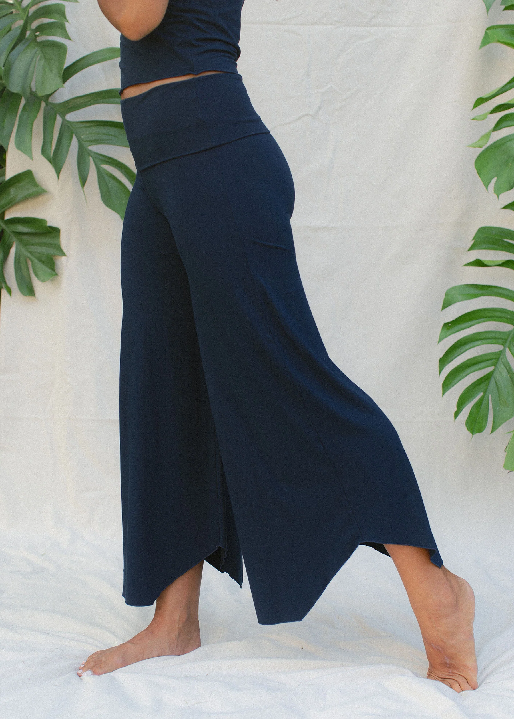 Layla Flares Navy - Image 4