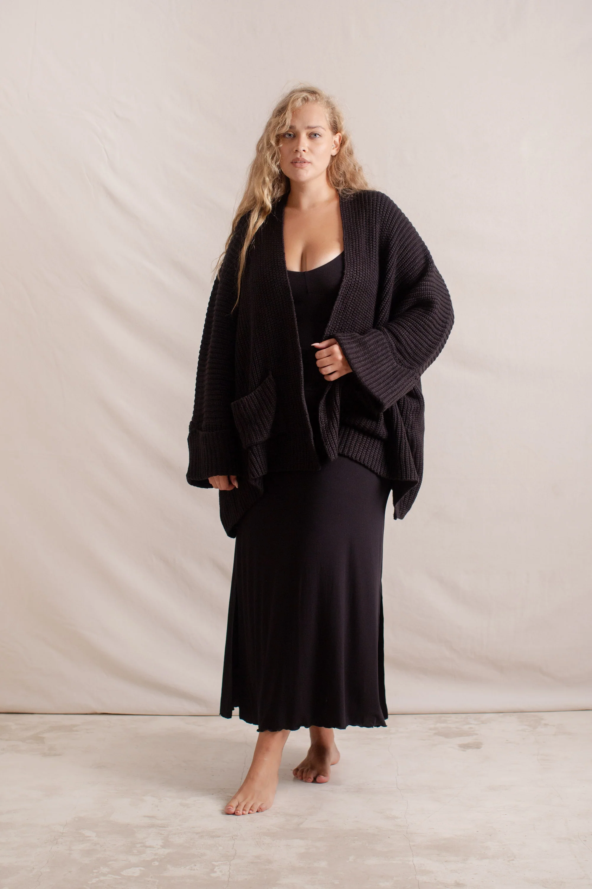 Tuula Poncho Black - Image 10