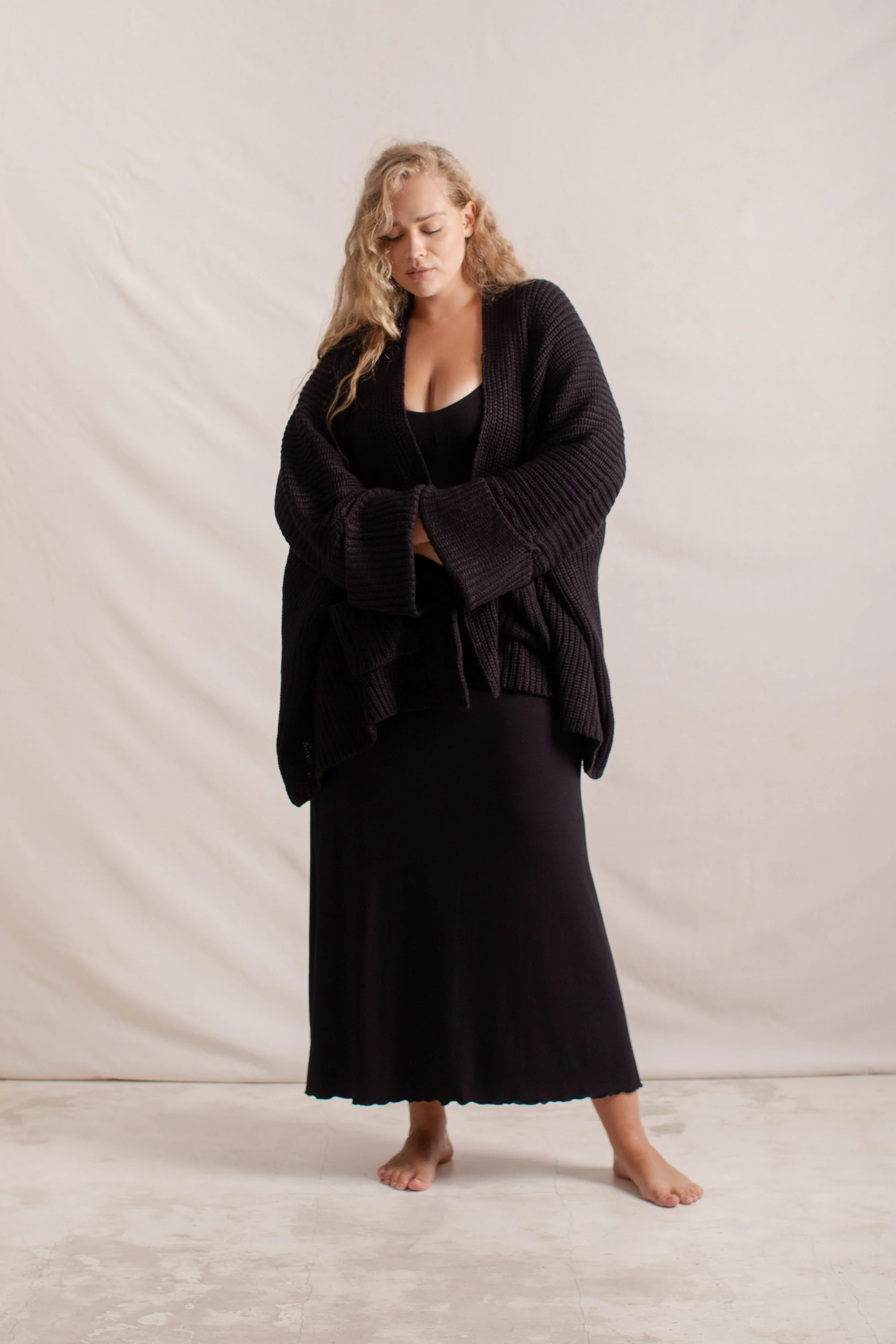 Tuula Poncho Black - Image 11