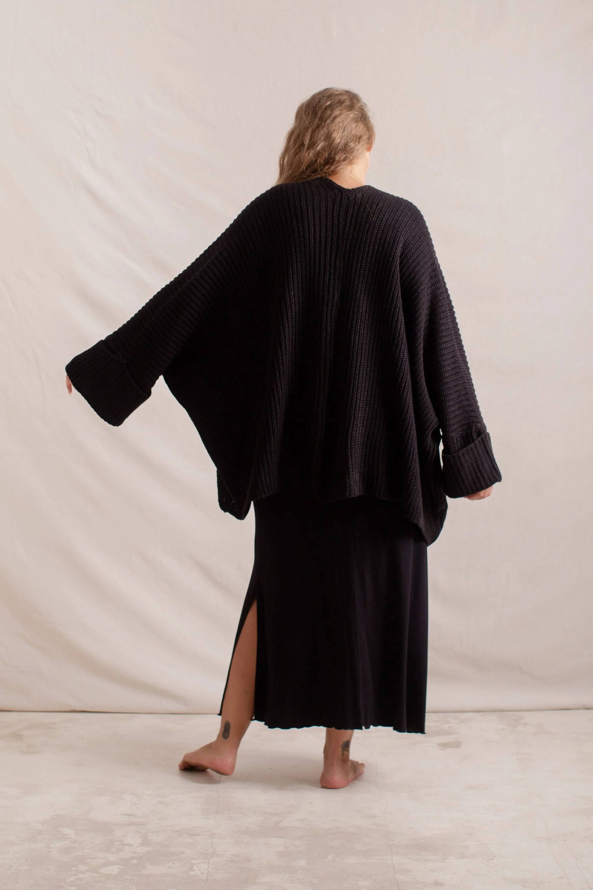 Tuula Poncho Black - Image 12