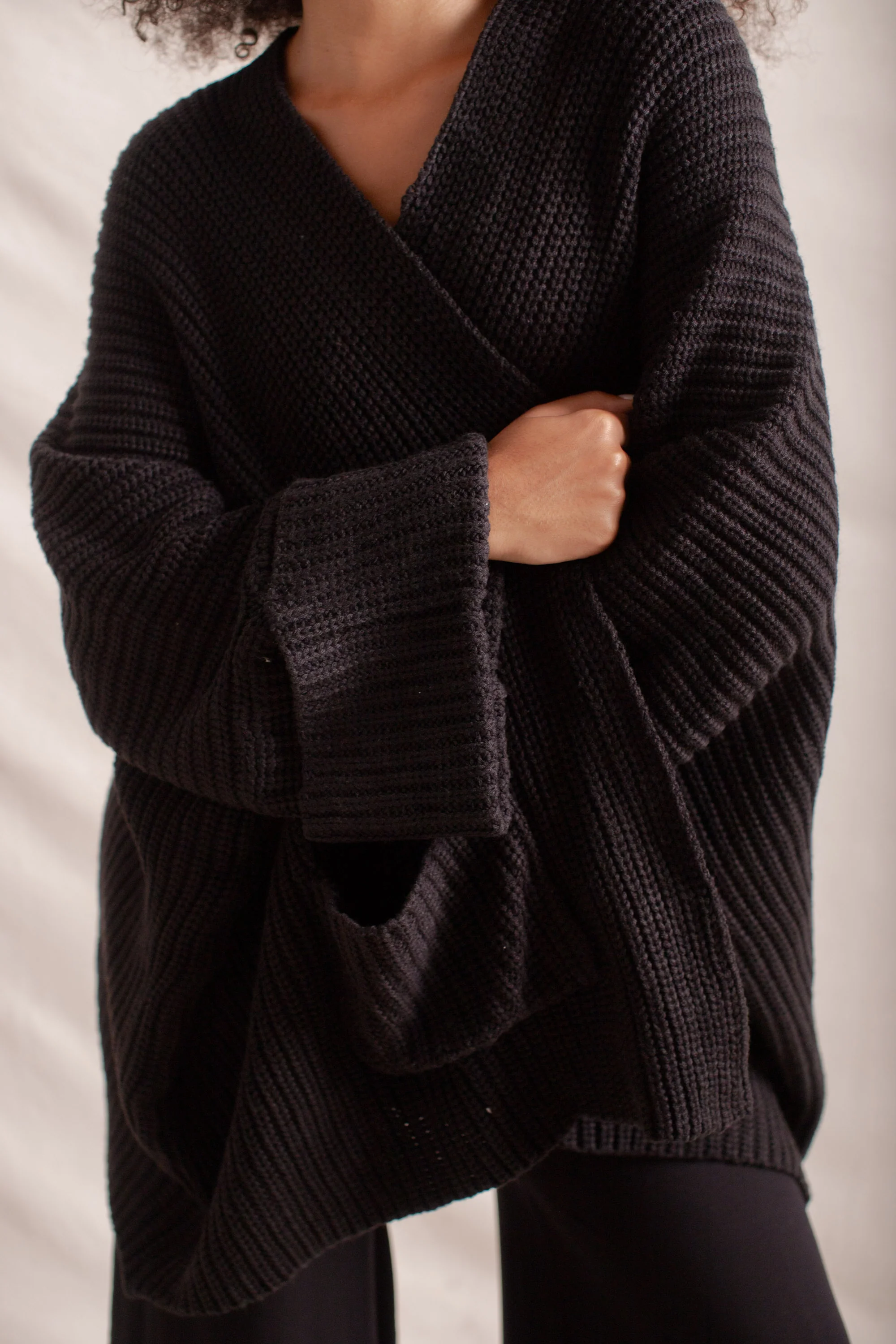 Tuula Poncho Black - Image 6