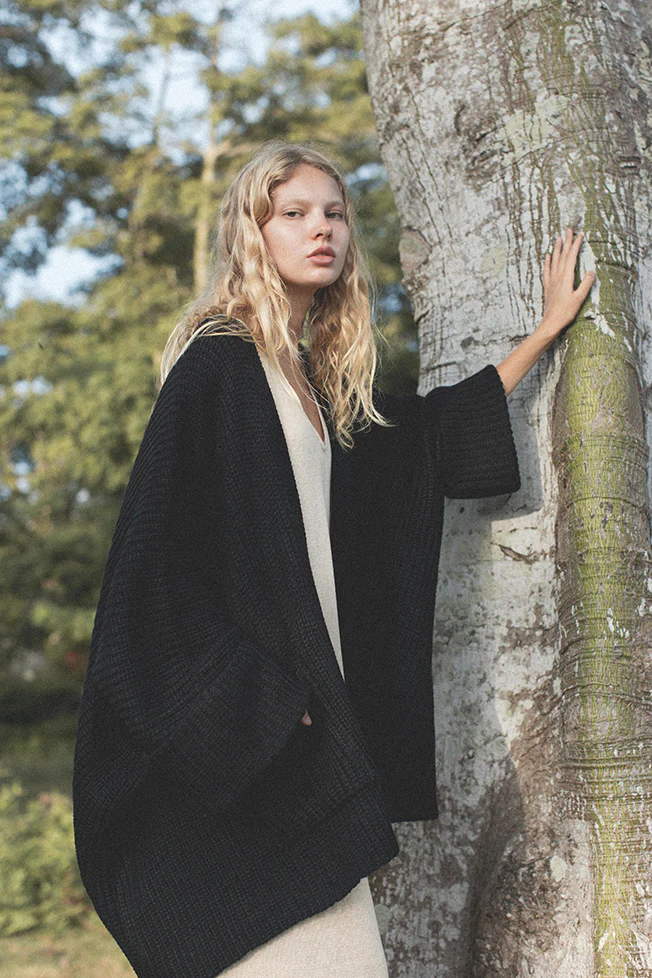 Tuula Poncho Black - Image 8