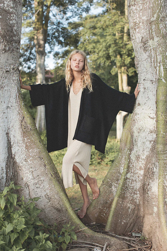 Tuula Poncho Black - Image 9
